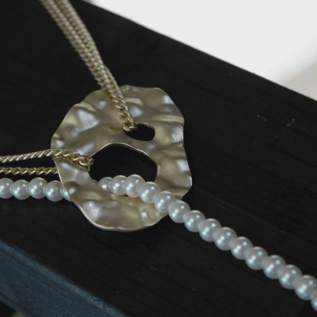 Audrey IN:STORE Short Statement Pearl Mix Necklace Gold Plating