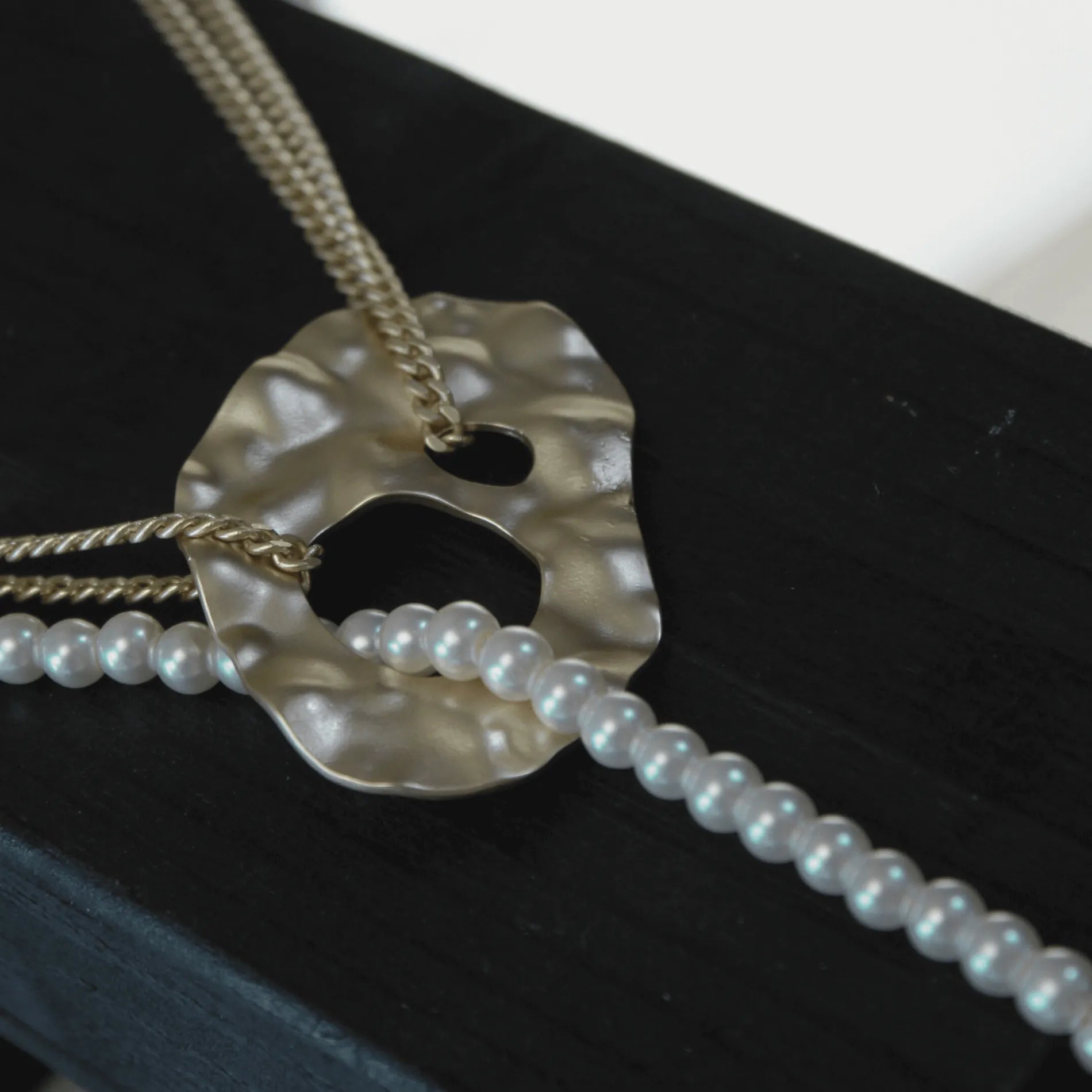 Audrey IN:STORE Short Statement Pearl Mix Necklace Gold Plating